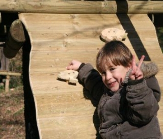  Niño en el recorrido de Happy Forest 